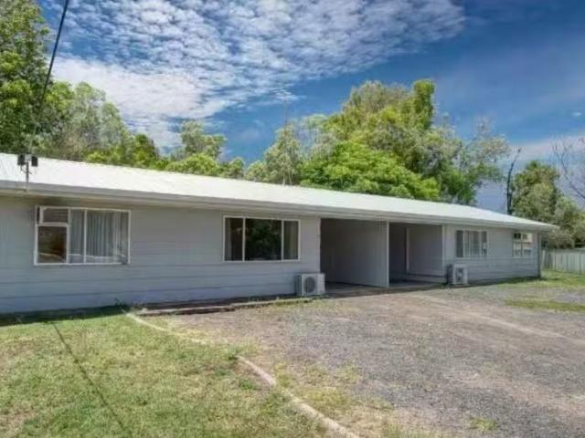 Unique 2 BR 1/31 Martin Place, Emerald, QLD 4720