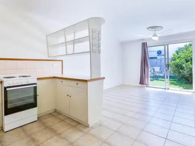 Nice 2 BR 1/31 Seabeach Avenue, Mermaid Beach, QLD 4218