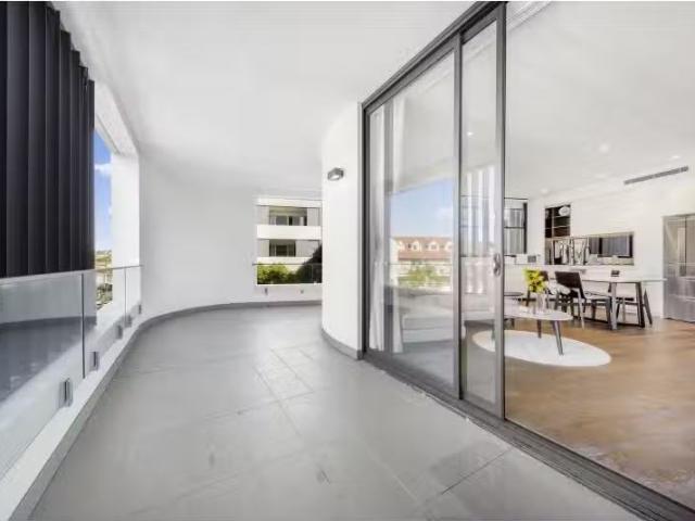 Cheap 2 BR 13/34 Hamilton Street, Rose Bay Apartment for rent.