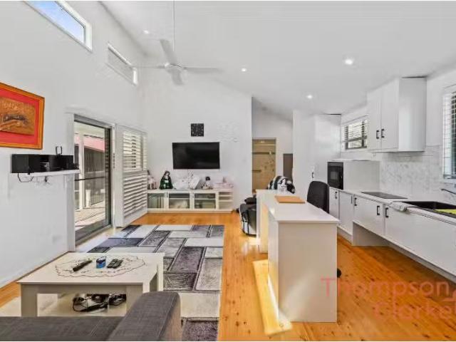 Nice 2 BR 13a Enright Street, BERESFIELD Apartment for rent L.