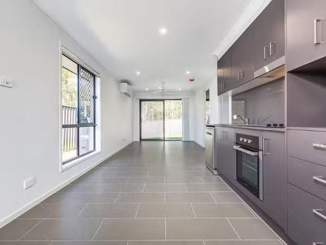 New 2 BR 13A Lancaster Street, THORNTON Townhouse for rent Li.