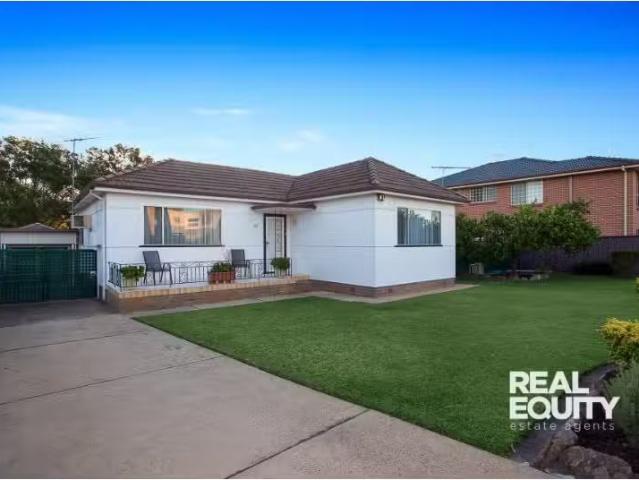 Cheap 2 BR 147 Epsom Road, CHIPPING NORTON House for rent Lis.