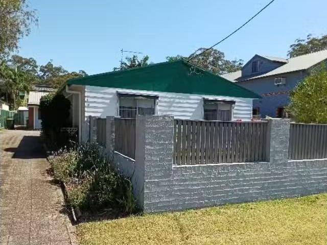 Cozy 2 BR 1/42 Meredith Avenue, LEMON TREE PASSAGE Apartment f.