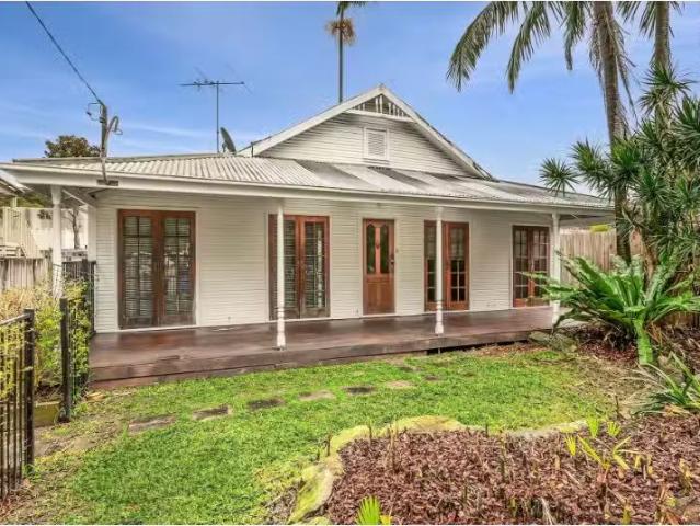 Charming 2 BR 14B Ponderosa Parade, Warriewood House for rent.