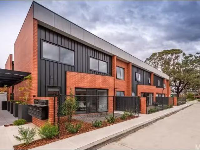 Cheap 2 BR 15/7 Buninyong Street, Watson Townhouse for rent L.