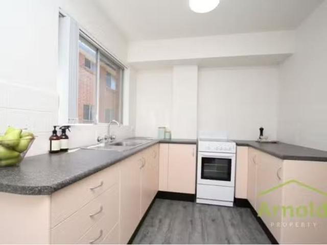 Unique 2 BR 15/34 Kemp Street, THE JUNCTION Townhouse for rent.