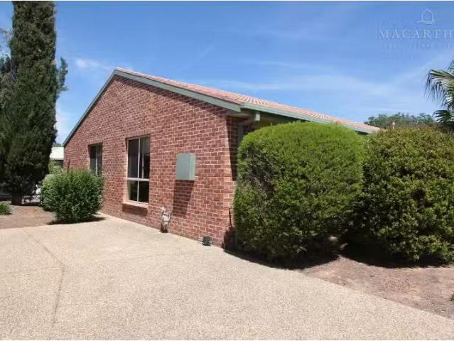 Cozy 2 BR 16/438 Kooringal Road, Kooringal Townhouse for rent.