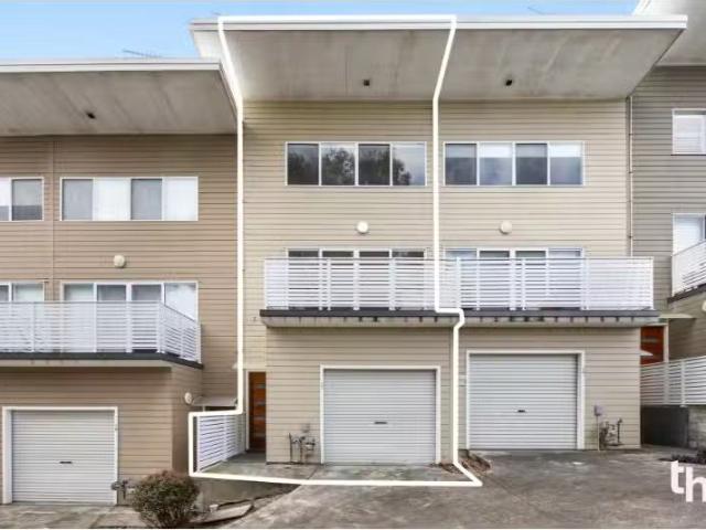 Cozy 2 BR 17/4 Crawford Lane, Mount Hutton Townhouse for rent.