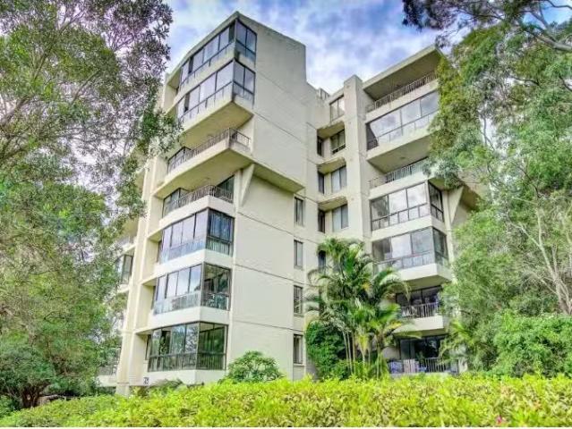 Cheap 2 BR 17/81a Gerard Street, Cremorne Apartment for rent.