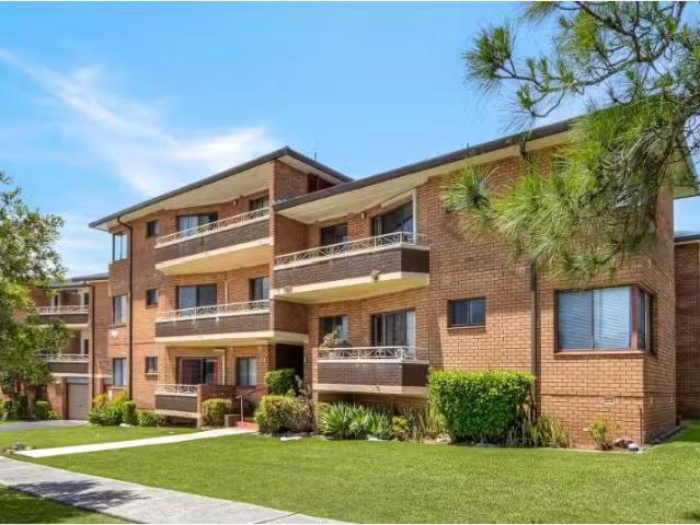 Unique 2 BR 17/1 3 Warner Avenue, Wyong Apartment for rent Li.