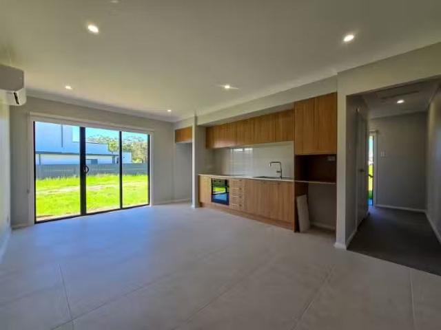 Just in! 2 BR 18a Sunvale Street, GILEAD House for rent Liste.