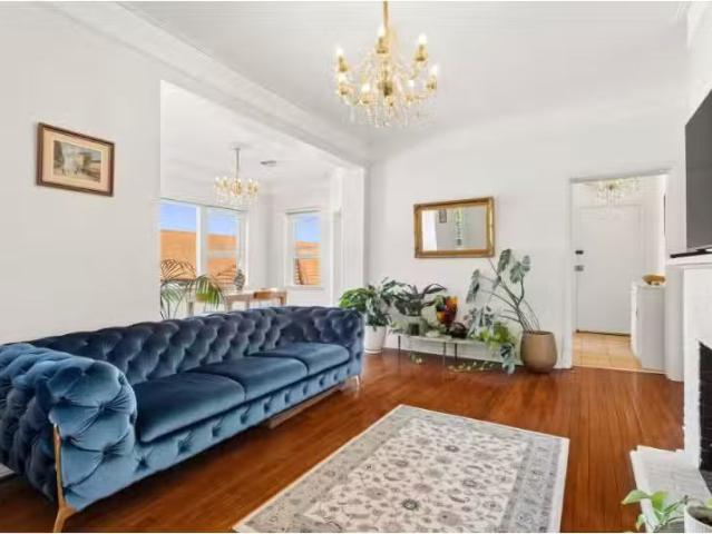 Unique 2 BR 19/454 Edgecliff Road, Edgecliff Apartment for ren.