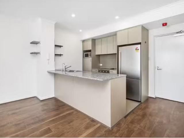 Just in! 2 BR 19/98 Lake Street, NORTHBRIDGE Apartment for ren.