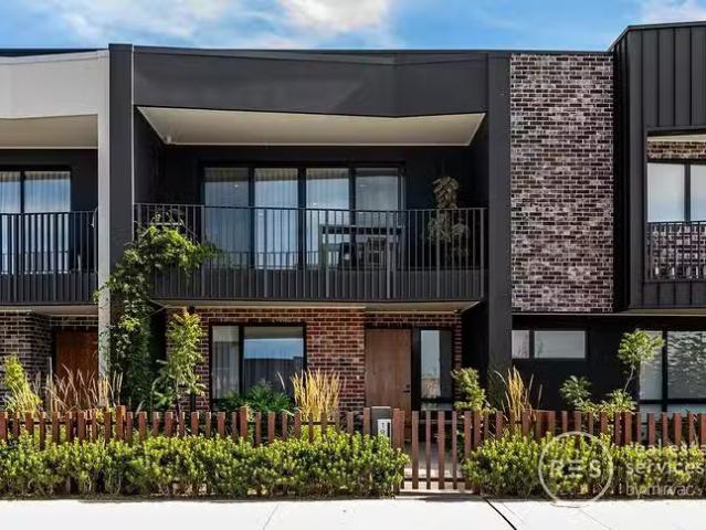 Just in! 2 BR 19 Clementine Street, Altona North, VIC 3025