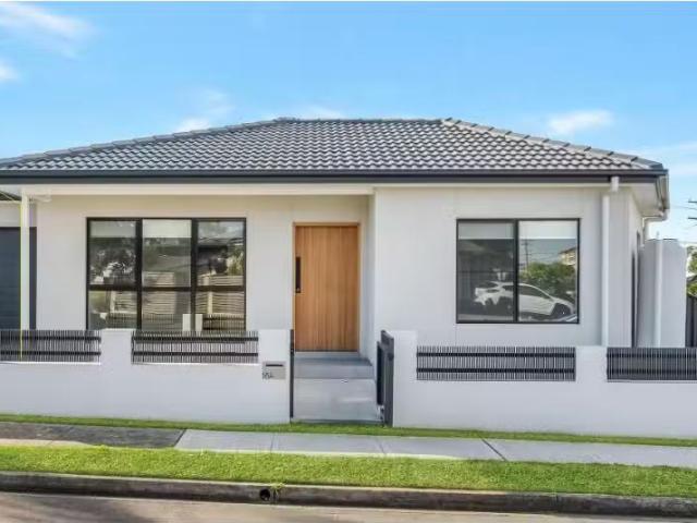 Nice 2 BR 1 Girra Street, Fairfield West Townhouse for rent L.
