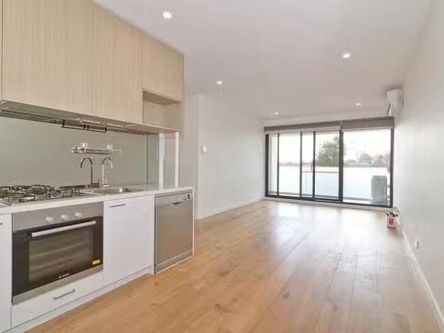 Nice 2 BR 205/4 Station Street, Blackburn, VIC 3130