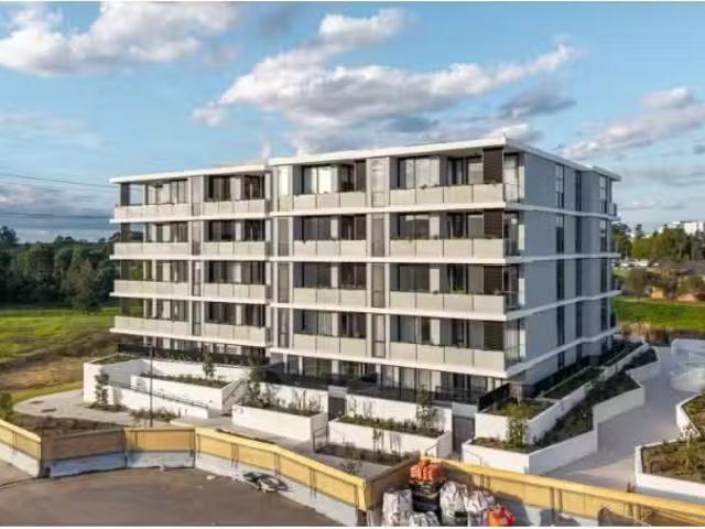 Deal! 2 BR 207/10D Premiership Close, PENRITH Apartment for re.