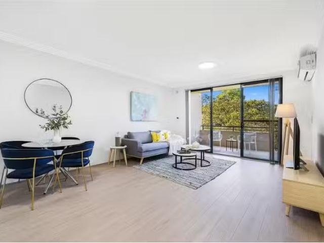 Charming 2 BR 20/2 Tavistock Road, Homebush West Apartment for.