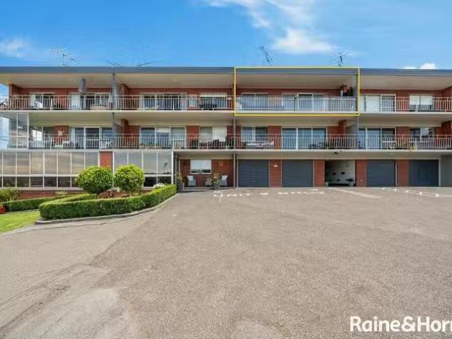 Deal! 2 BR 2/17 Chapman Street, Bellerive, TAS 7018