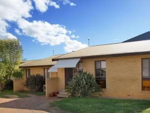 Deal! 2 BR 2/19 Napier Street, Tamworth Apartment for rent Li.