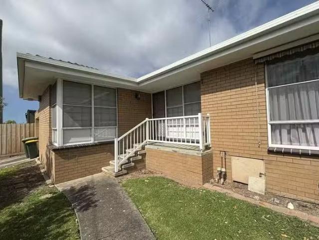 Rental! 2 BR 2/19 Narmbool Street, Manifold Heights, VIC 3218.