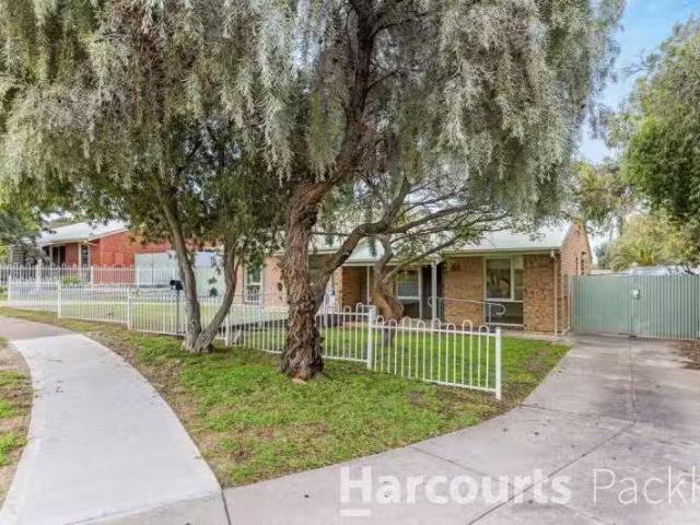 Just in! 2 BR 2/11 Lorne Crescent, Huntfield Heights, SA 5163.