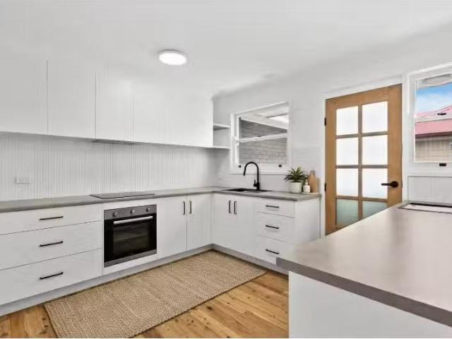 New 2 BR 2/24 Parker Road, East Corrimal Apartment for rent L.