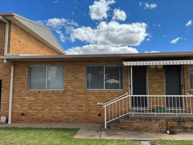 Unique 2 BR 2/27 Lynch Street, Parkes, NSW 2870