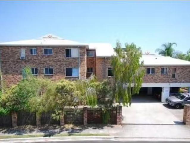 Just in! 2 BR 2/237 Cavendish Road, Coorparoo Apartment for re.