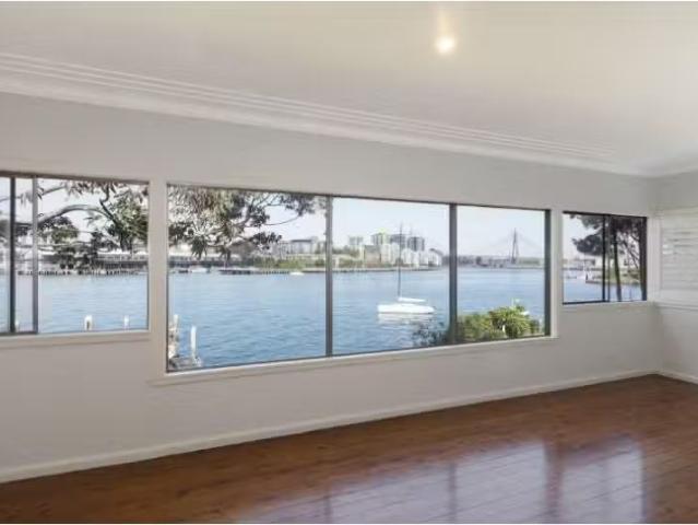 Deal! 2 BR 22 William Street, BALMAIN EAST House for rent Lis.