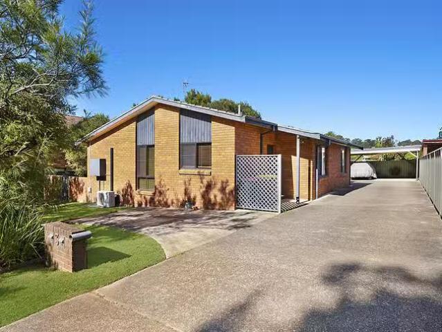 Charming 2 BR 2/3 Lobelia Close, Metford, NSW 2323