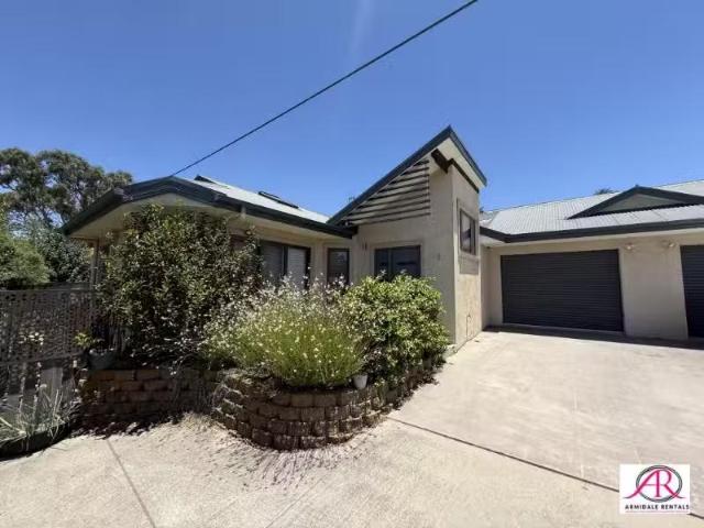 Deal! 2 BR 2/4 College Avenue, ARMIDALE Townhouse for rent Li.