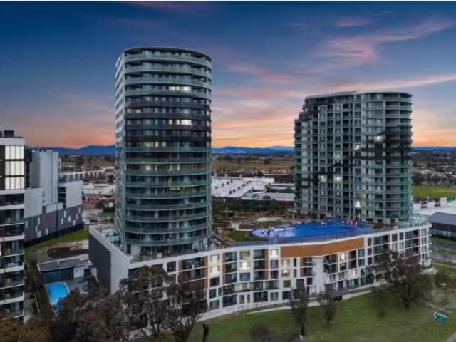 Just in! 2 BR 254/1 Anthony Rolfe Avenue, Gungahlin Apartment.