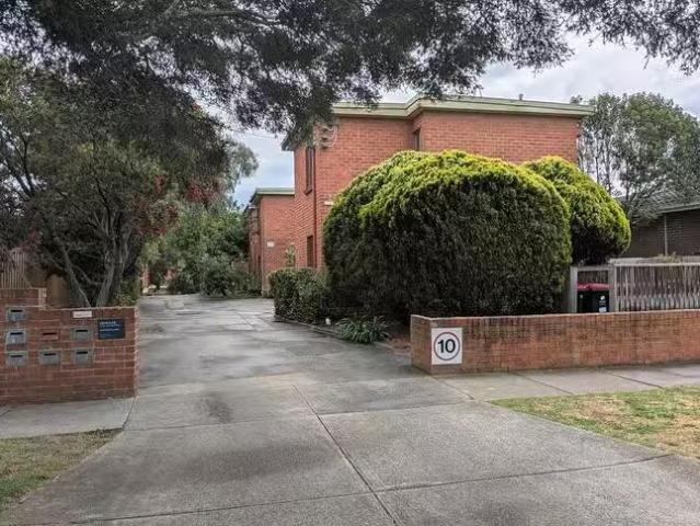 Unique 2 BR 27/13 Hopetoun Avenue, Brunswick West, VIC 3055