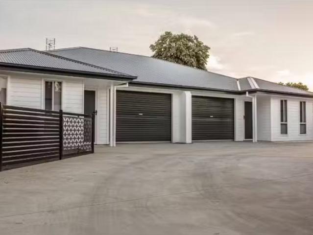 Just in! 2 BR 2/8 Anne Street, South Tamworth Apartment for re.