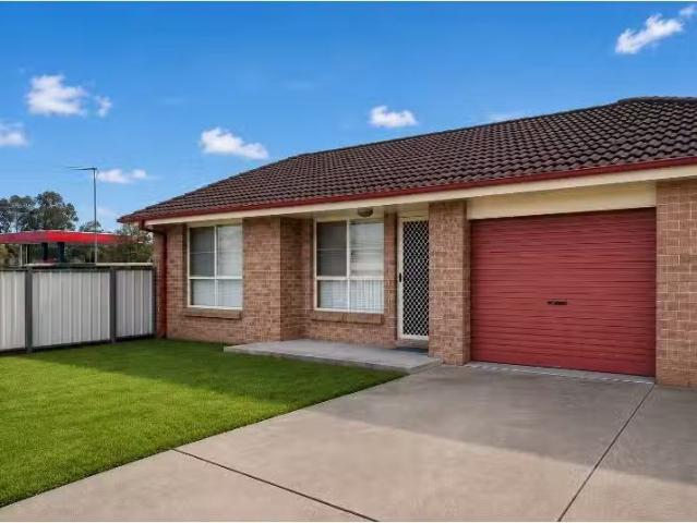 Just in! 2 BR 2/9 Eveleigh Court, Scone Townhouse for rent Li.