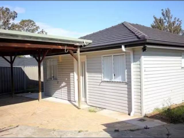 Deal! 2 BR 2A Stirling Street, Cambridge Park House for rent.
