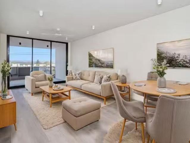 Unique 2 BR 304/88 Jefferson Lane, Palm Beach, QLD 4221 Apar.