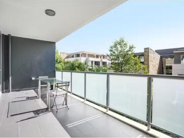 Deal! 2 BR 304B/2 Bobbin Head Road, Pymble Apartment for rent.