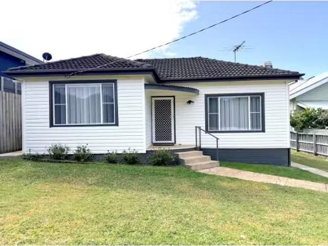 Nice 2 BR 30 Central Road, Avalon Beach House for rent Listed.