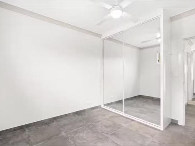 Deal! 2 BR 31a Hume Boulevard, Killarney Vale House for rent.
