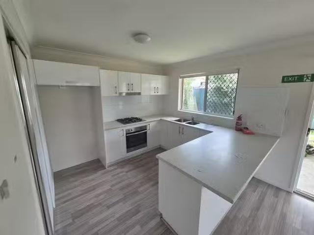 Cheap 2 BR 31B Reading Street, Logan Central, QLD 4114