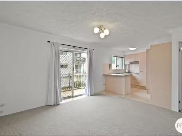 New 2 BR 3/200 Kennedy Drive, TWEED HEADS Apartment for rent.