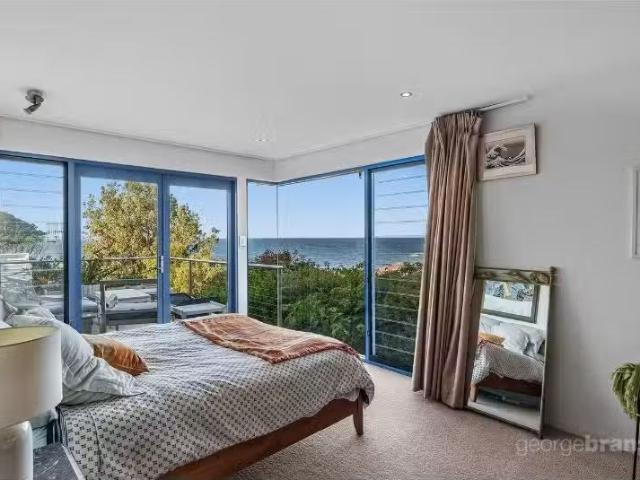 Nice 2 BR 3/20 Barnhill Road, Terrigal Apartment for rent Lis.