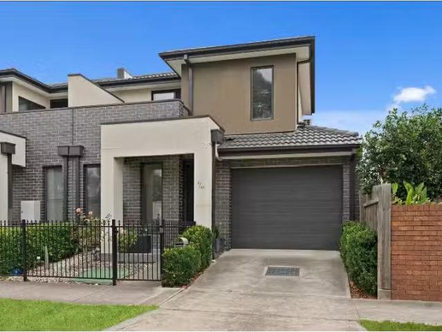 Unique 2 BR 3/23 Peabird Street, BRUNSWICK WEST Townhouse for.