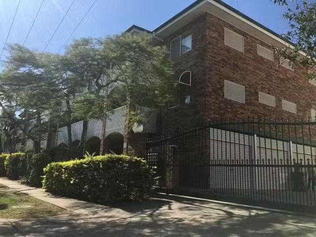 Cheap 2 BR 33/20 Lamington Street, New Farm, QLD 4005