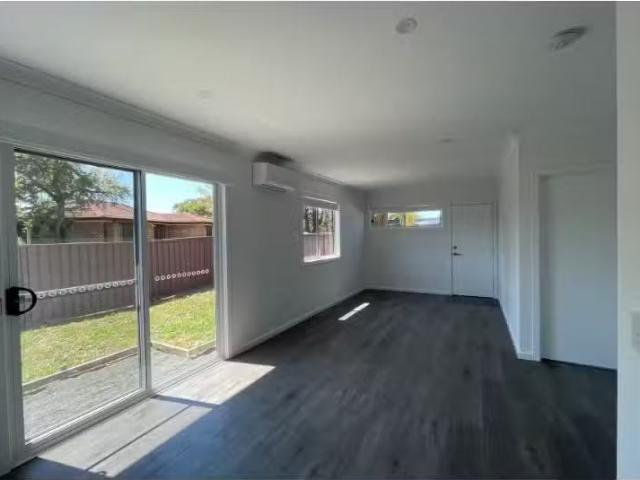 Deal! 2 BR 36a Tallagandra Drive, Quakers Hill Apartment for r.