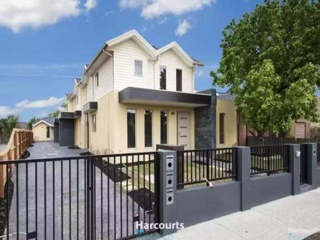 Rental! 2 BR 3/8 Osborne Grove, Preston, VIC 3072 Townhouse.