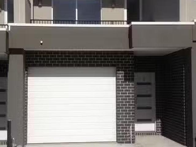 Deal! 2 BR 4/14 15 Hazelmere Avenue, Cranbourne West, VIC 3977