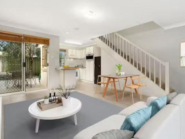 Deal! 2 BR 4/24 Bere Street, GAYTHORNE, QLD 4051 Townhouse f.